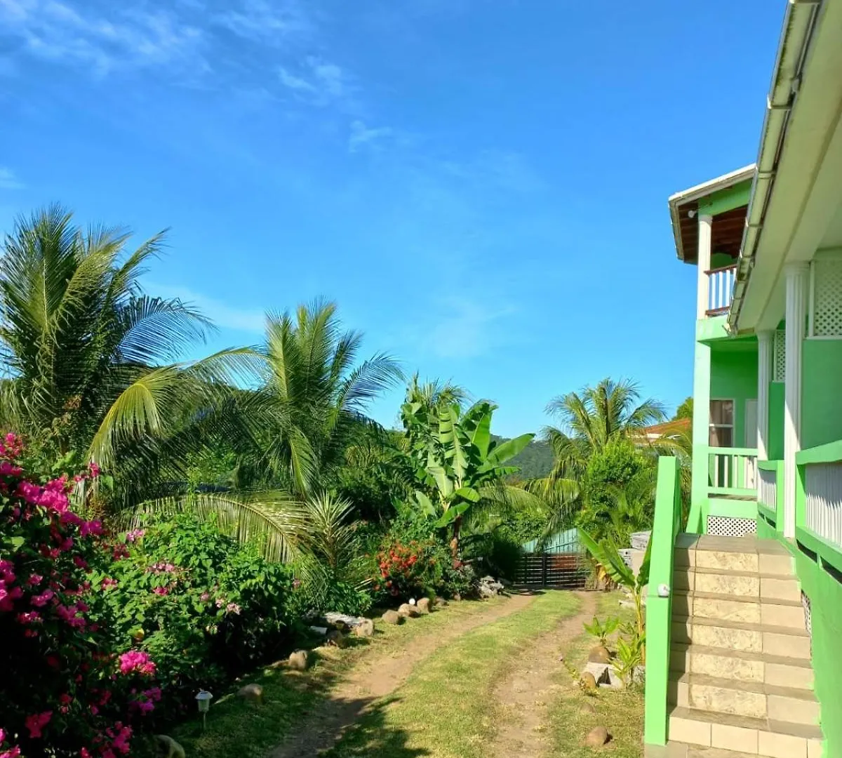 Apartment Nested View- Spacious & Quiet Apt 2 Nested Point Old Westerhall Corbeau Town